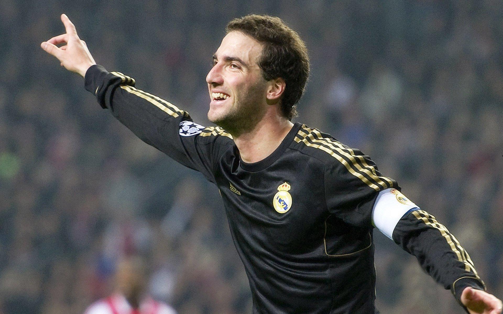 UFC格斗之夜,安德拉德重拳出击,席尔瓦地面技惊四座,激战五回合决出胜负