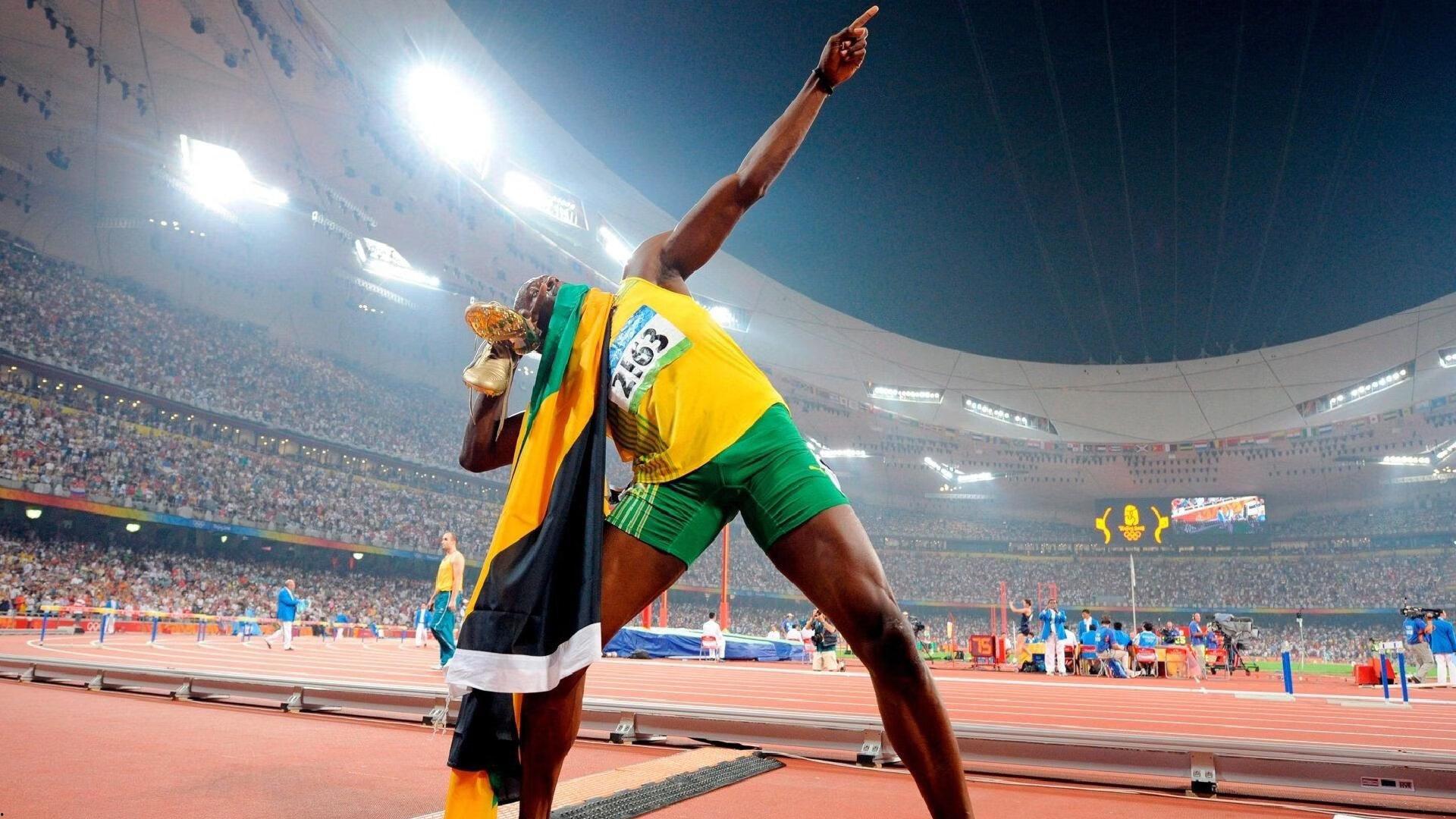 志向远大！阿玛德社媒晒照回顾美国行，手捧金球照片引爆足坛热议