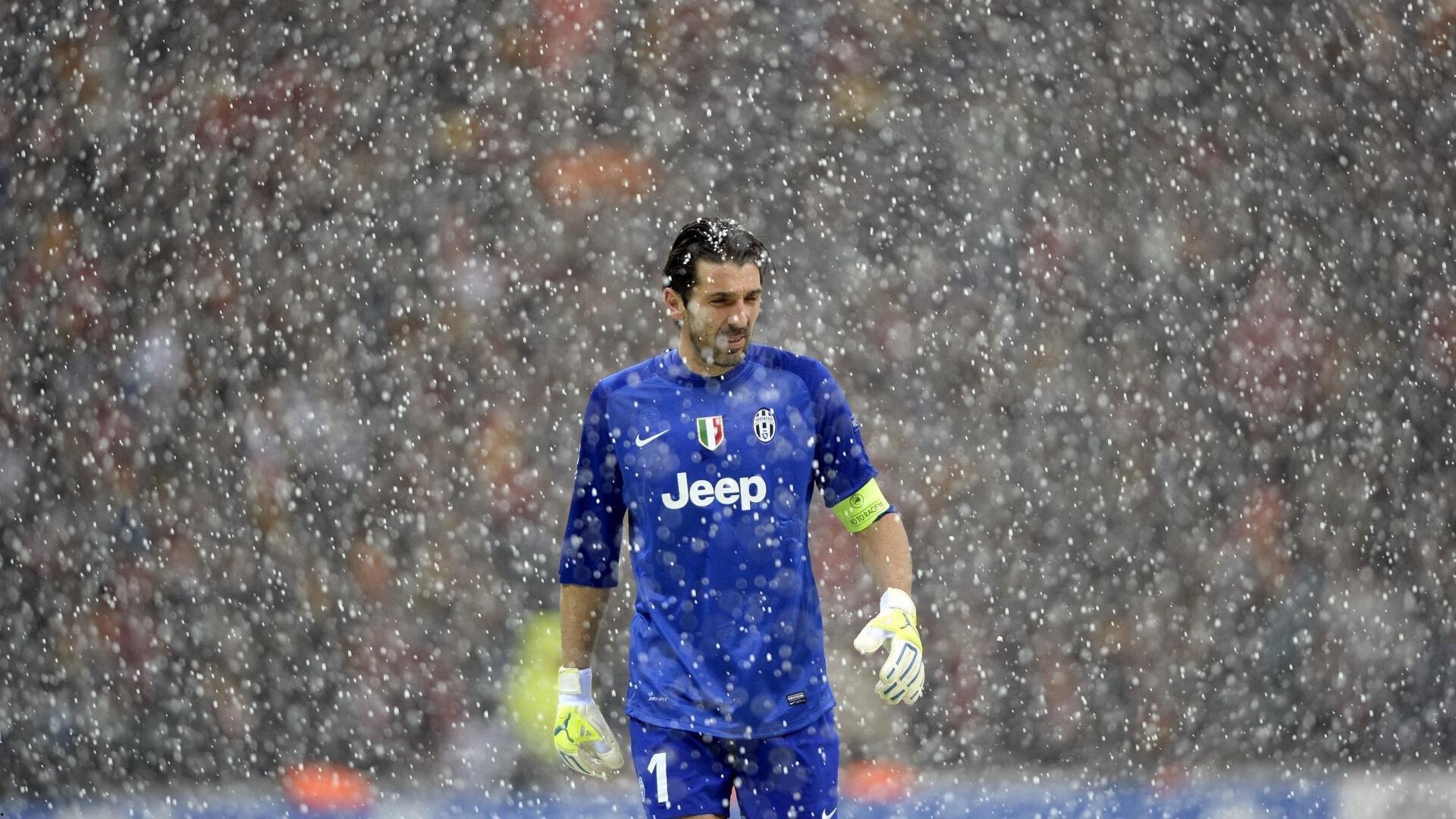 德赫亚神扑捍卫红魔 什琴斯尼单掌阻蓝军