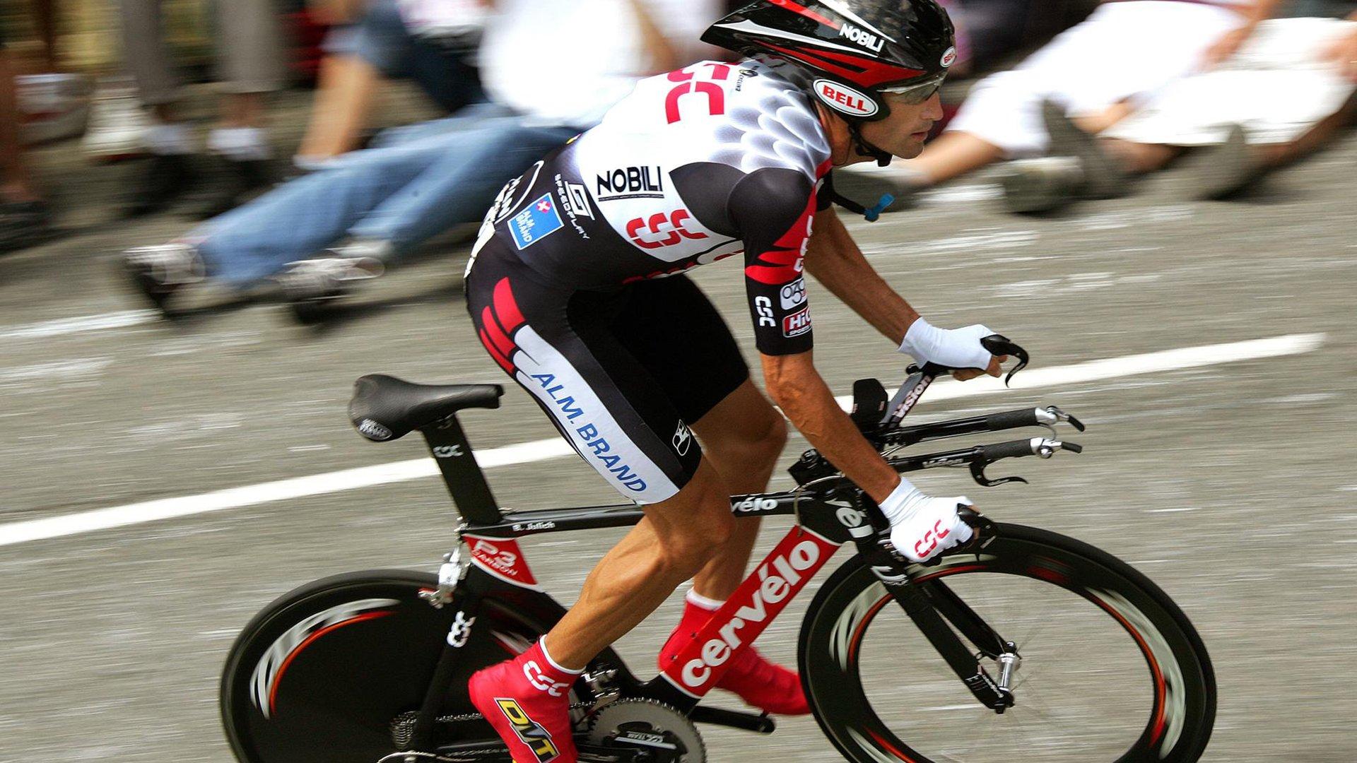 复盘冠军轻松到手！皇马大胜要谢巴萨战术配合，战术迷失成就白衣军团加冕夜